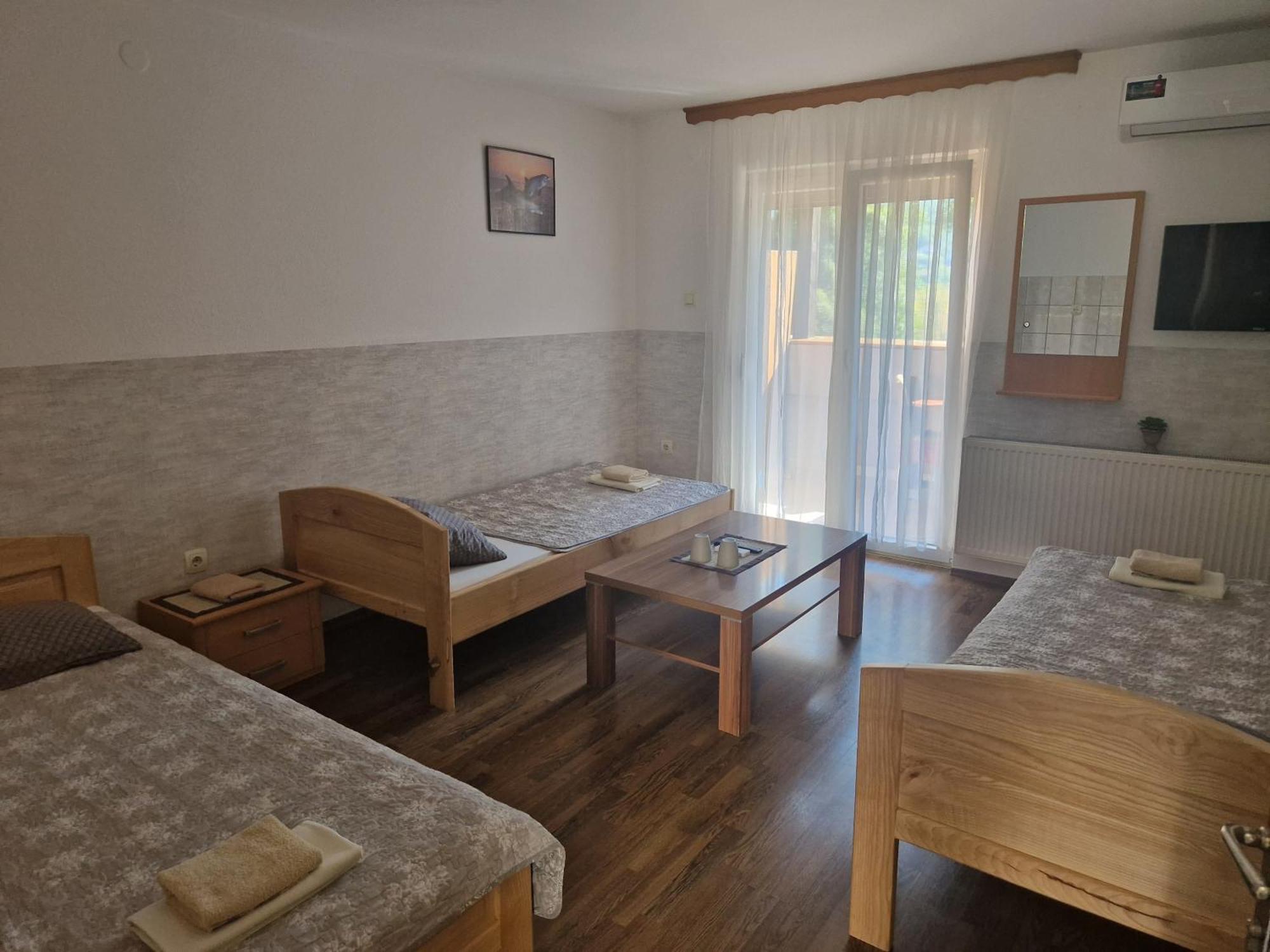 Restoran I Sobe "Tocak" Bed and Breakfast Doboj Buitenkant foto